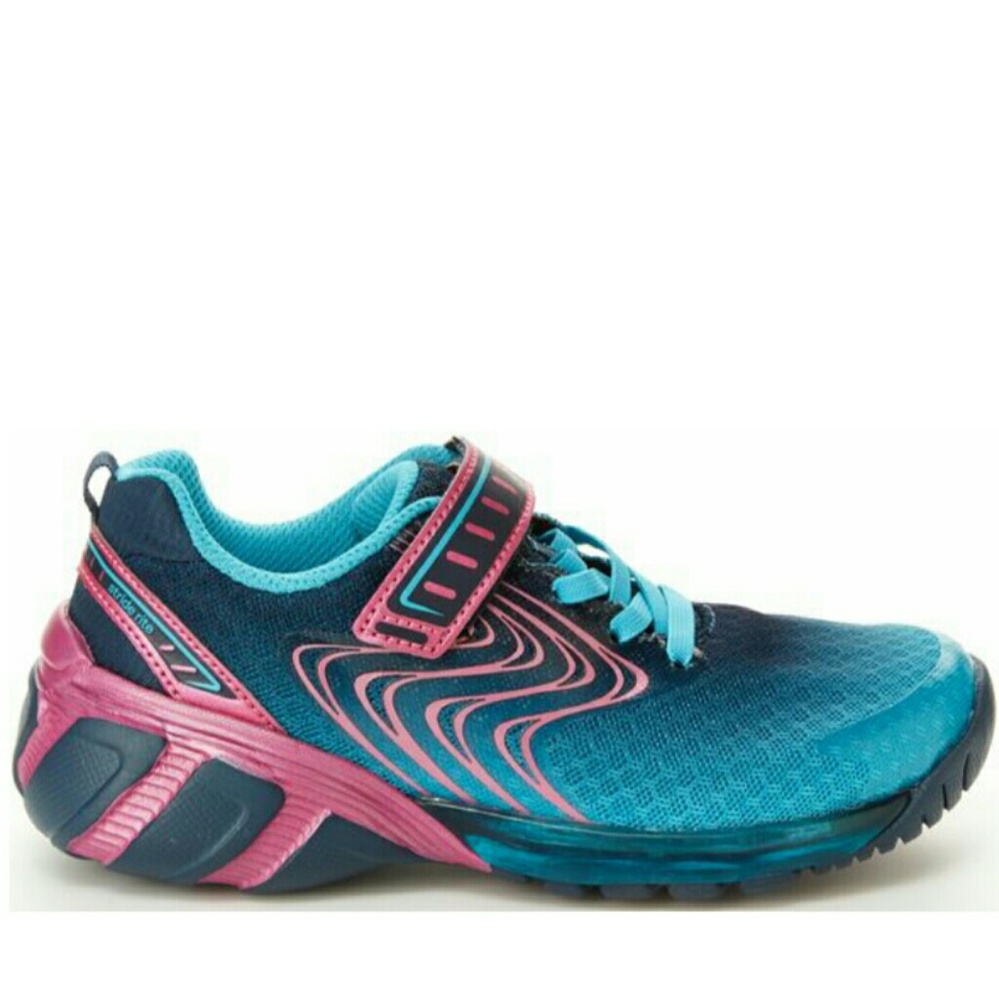 New Stride Rite lights lux sneaker
Size 13.5M